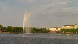 Alsterfontäne mit Regenbogen