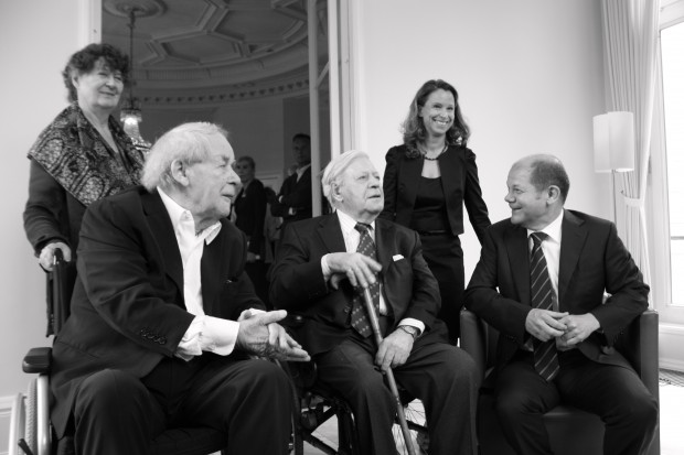 Helmut Schmidt mit Bürgermeister Olaf Scholz. Foto: Pressestelle des Senats