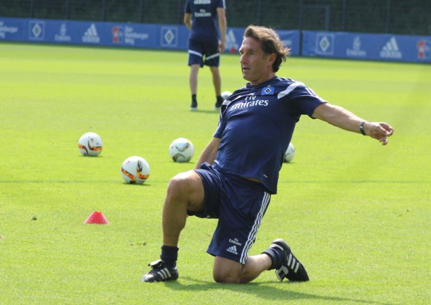 Bruno-Labbadia beim Fußballtennis