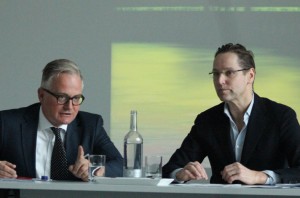 Dr. Dirk Luckow und Antonio Kaufmann auf der Jahrespressekonferenz der Deichtorhallen