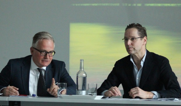 Dr. Dirk Luckow und Antonio Kaufmann auf der Jahrespressekonferenz der Deichtorhallen