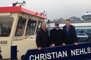 Neuer Eisbrecher Christian Nehls mit Gruppenbild (von links nach rechts): Wirtschaftssenator Frank Horch; Jürgen Freudenberg, Geschäftsführer Hitzler Werft; Jens Meier, Vorsitzender der HPA-Geschäftsführung