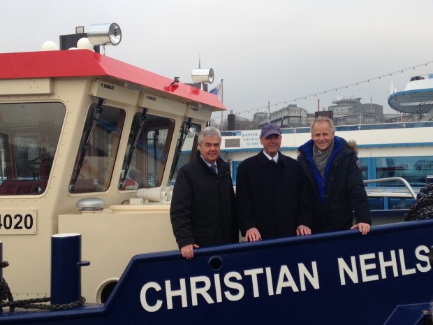 Neuer Eisbrecher Christian Nehls mit Gruppenbild (von links nach rechts): Wirtschaftssenator Frank Horch; Jürgen Freudenberg, Geschäftsführer Hitzler Werft; Jens Meier, Vorsitzender der HPA-Geschäftsführung