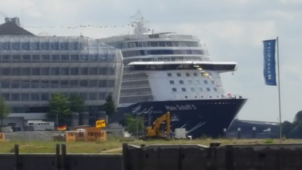 Mein Schiff 5 zum ersten Mal in Hamburg
