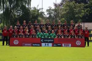 Das offizielle Mannschaftfoto des FC St. Pauli für die Saison 2016/17