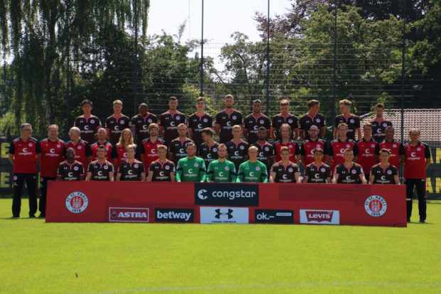 Das offizielle Mannschaftfoto des FC St. Pauli für die Saison 2016/17