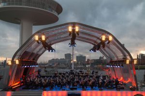 Das NDR Elbphilharmonie Orchester beim 1. HafenCity Open air