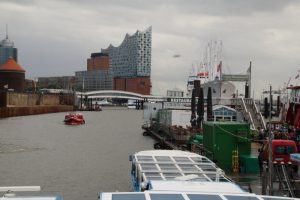 Die Landungsbrücken ohne ihr Wahrzeichen Rickmer Rickmers