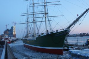 Die Rickmer Rickmers an den Landungsbrücken