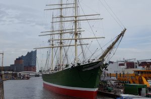 Die Rickmer Rickmers an den Landungsbrücken