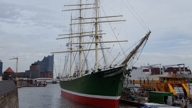 Die Rickmer Rickmers an den Landungsbrücken