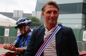 Bruno Labbadia mit HSV-Fan Helm-Peter