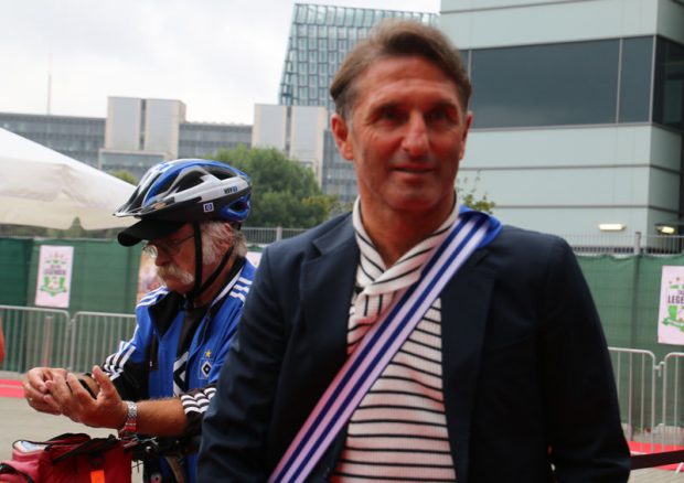 Bruno Labbadia mit HSV-Fan Helm-Peter