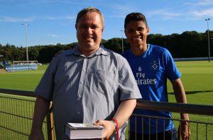 Douglas Santos mit Fan Matthias