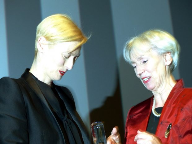 Barbara Kisseler und Tilda Swinton bei der Verleihung des Douglas Sirk Preises beim Filmfest 2013