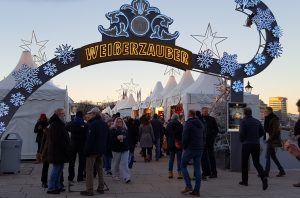 Weißer Zauber - Weihnachtsmarkt am jungfernstieg