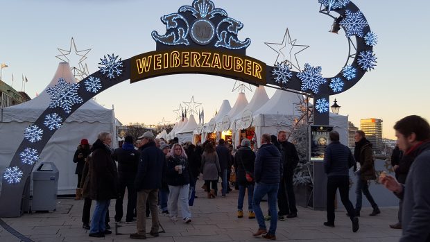 Weißer Zauber - Weihnachtsmarkt am jungfernstieg