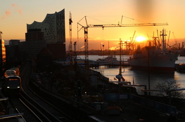 Elbphilharmonie bei Sonnenaufgang