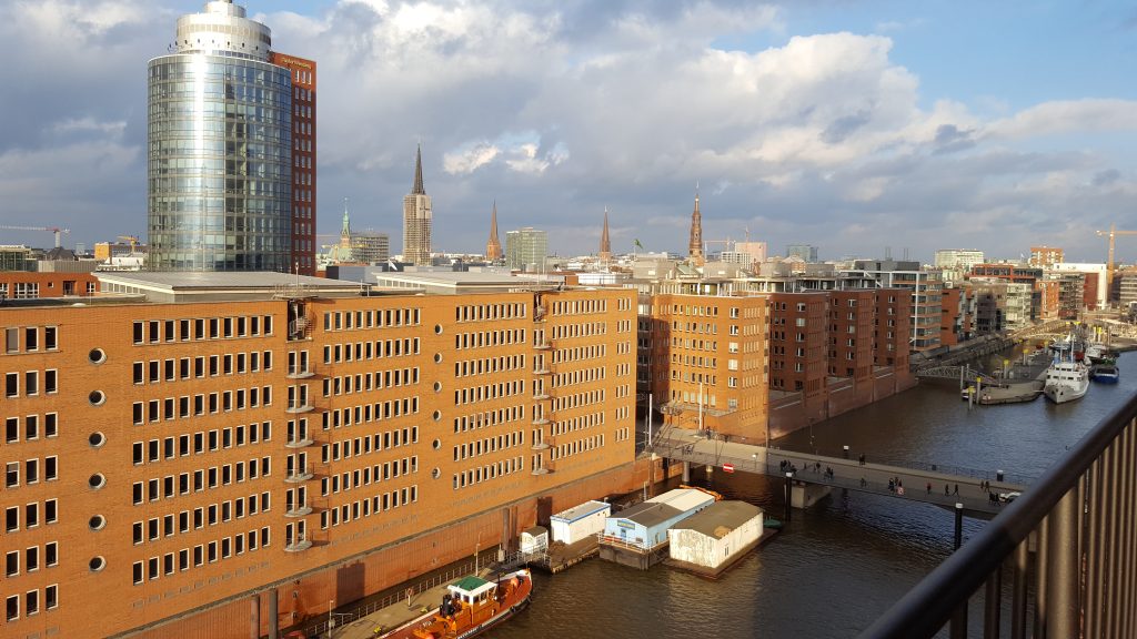 Drer Ausblick von der Elbphilharmonie Plaza