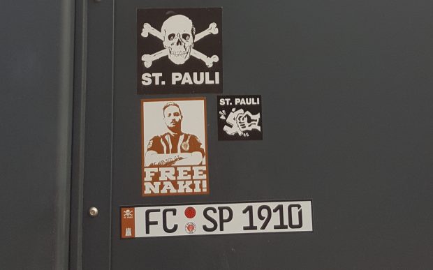 Solidarität der Fans des FC St. Pauli mit Deniz Naki