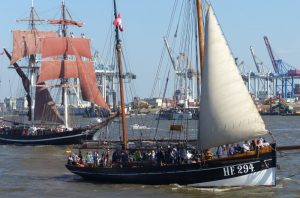 Traditionsschiffe im Hamburger Hafen