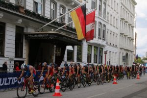 Radwettbewerb beim ITU World Triathlon in Hamburg