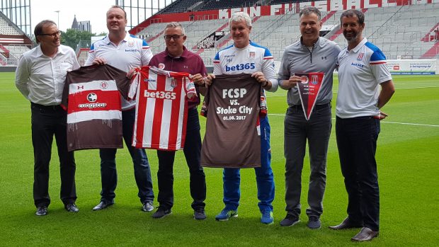 v. l.: Ewald Lienen,, Mark Cartwright, Olaf Janßen, Mark Hughes, Andreas Rettig,und Tony Scholes.