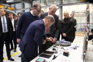 Eröffnung von zwei Forschungs-Instituten am DLR