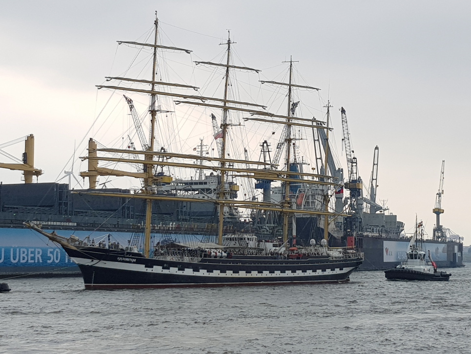 Die Kruizenstern am 829. Hafengeburtstag