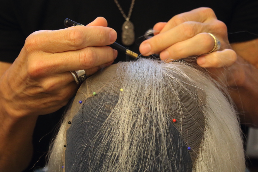 Haardesigner Charles G. LaPointe bei der Arbeit