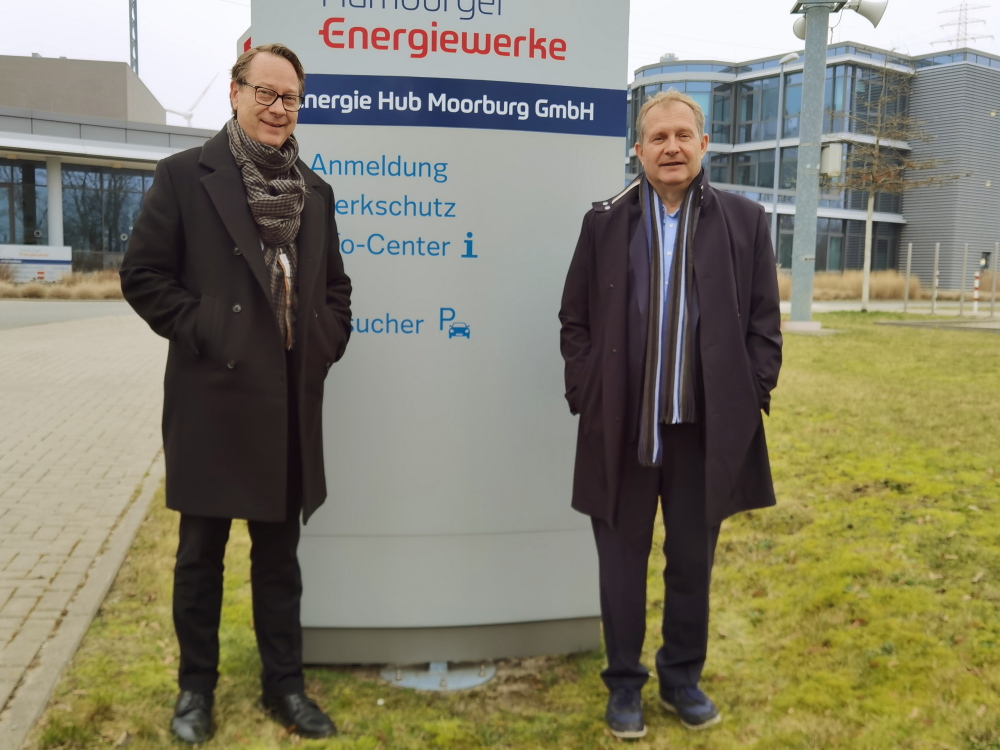 Christian Heine und Jens Kerstan vor dem Energie Hub Moorburg