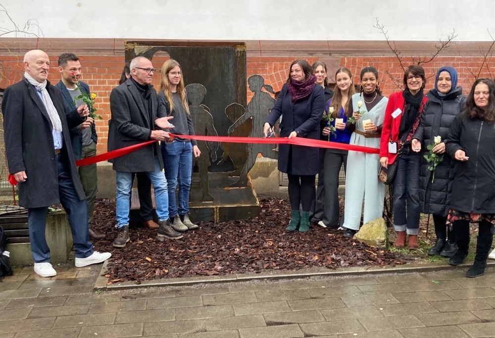 Einweihung des Mahnmals an der Brecht-Schule