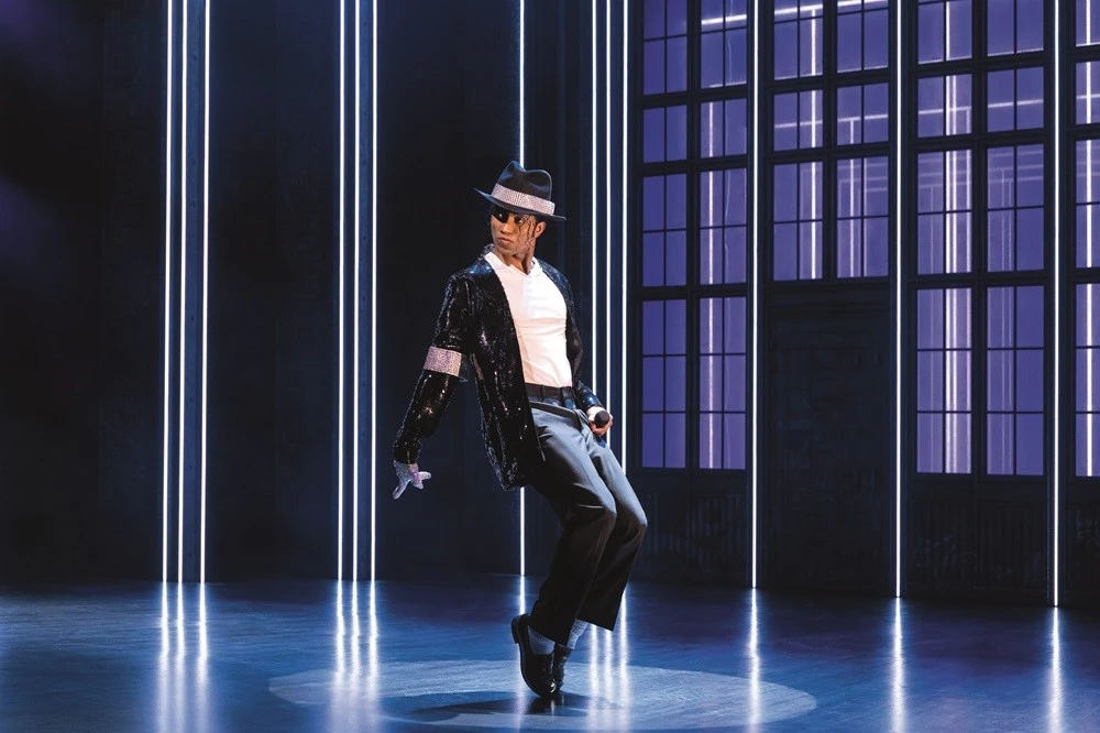MJ_Hamburg_Billy_Jean__c__Matthew_Murphy_Stage_Entertainment