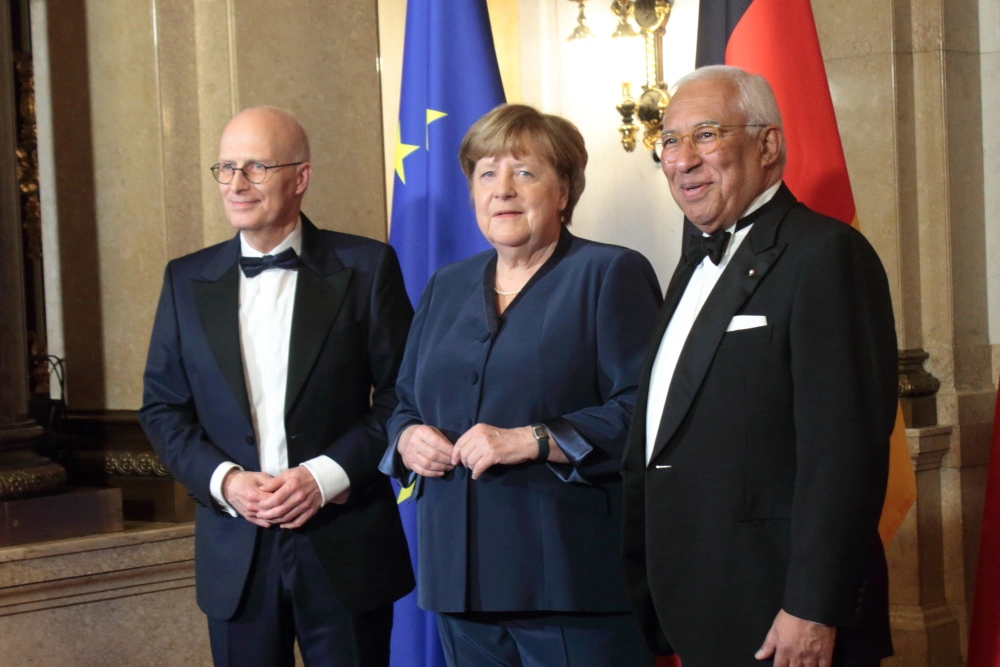 v.l.: Bürgermeister peter Tschentsche, Angela Merkel und Antonio Costa beim Matthiae-mahl.beim Matthiae Mahl