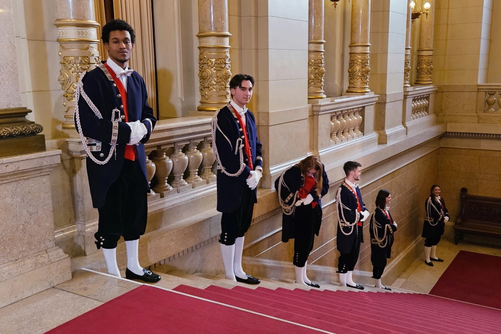 Polizeischüler mit alter Gardeuniform beim Matthiae Mahl