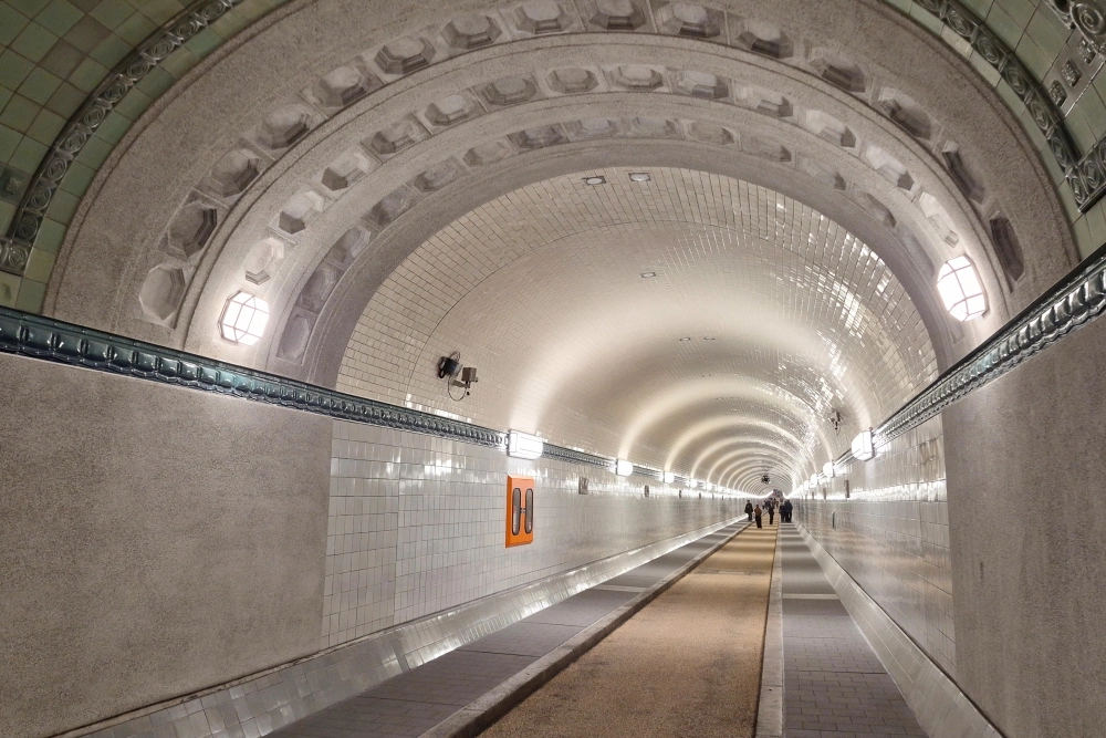Eröffnete Weströhre des St. Pauli Elbtunnels