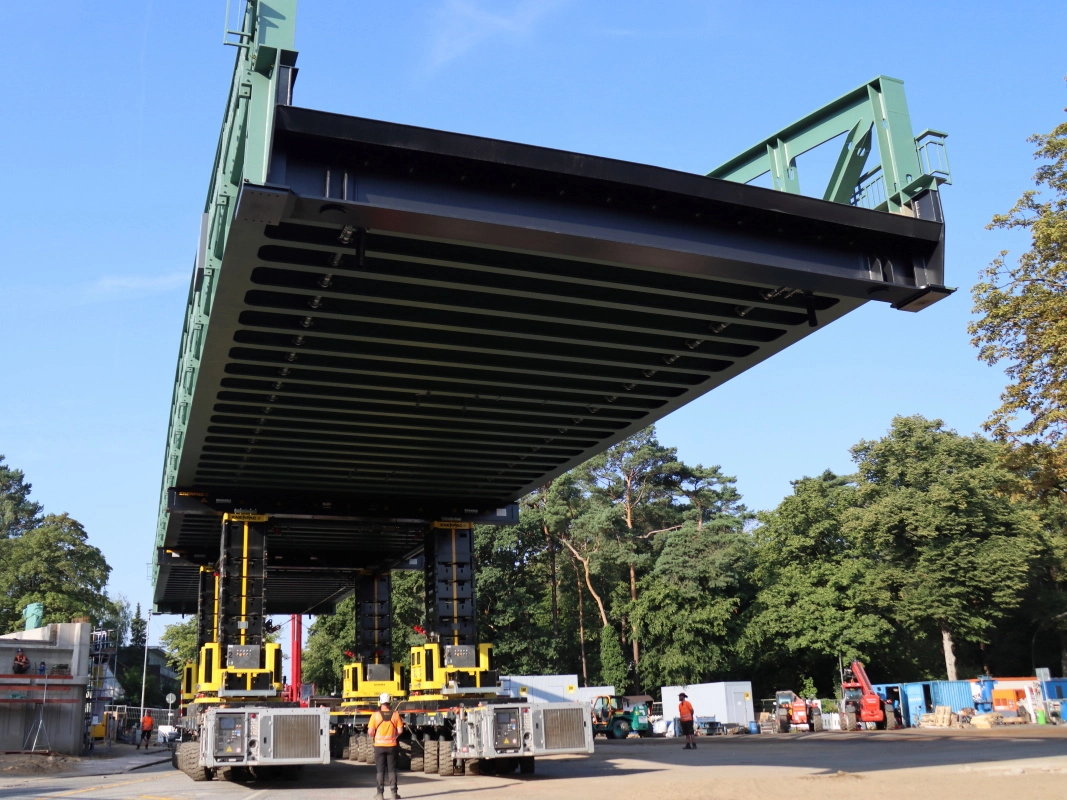 Einhub der U-Bahn-Brücke Ohlsdorf