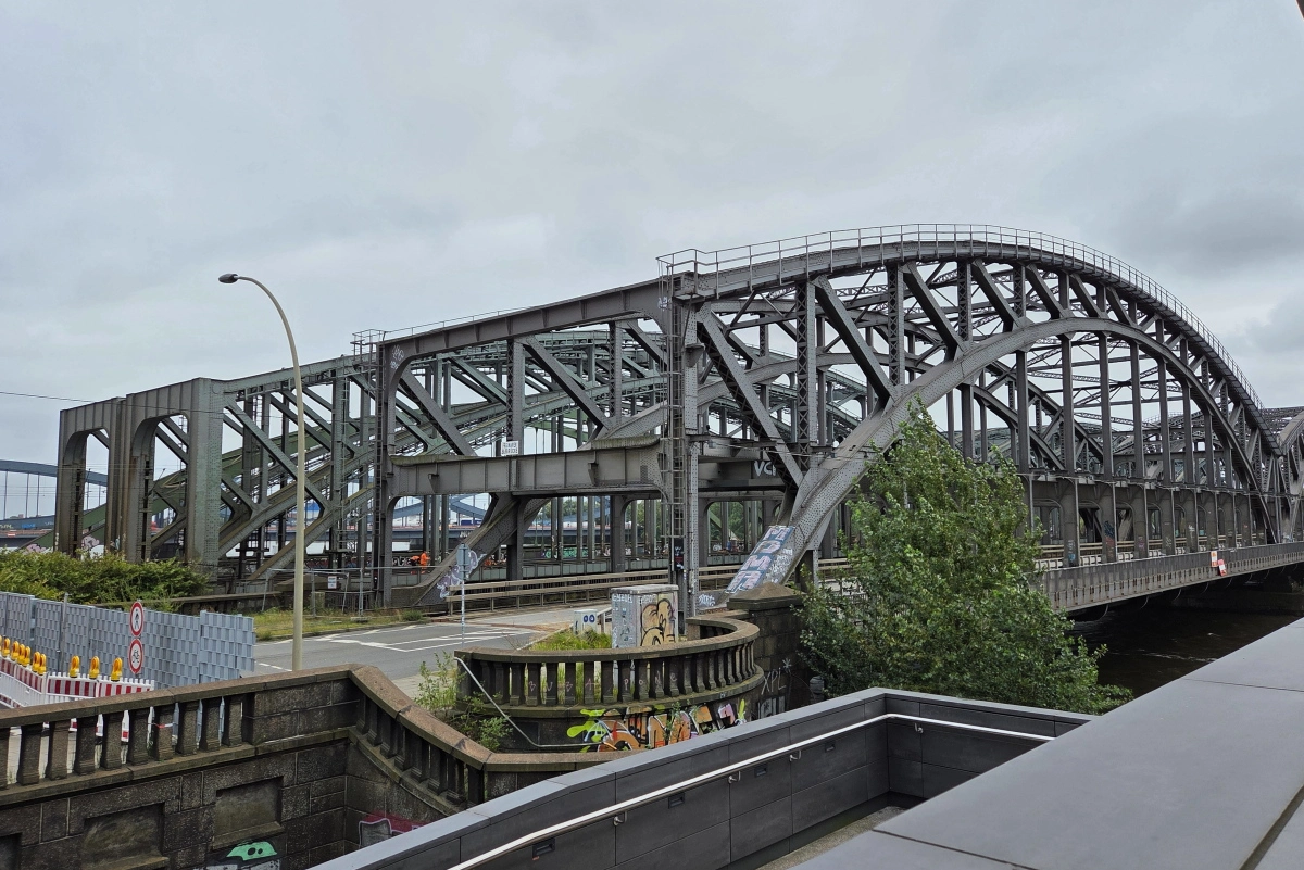 Freihafen Elbbrücke