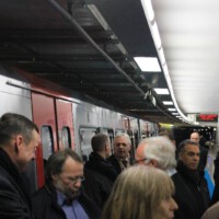 Voller Bahnsteig am Jungfernstieg
